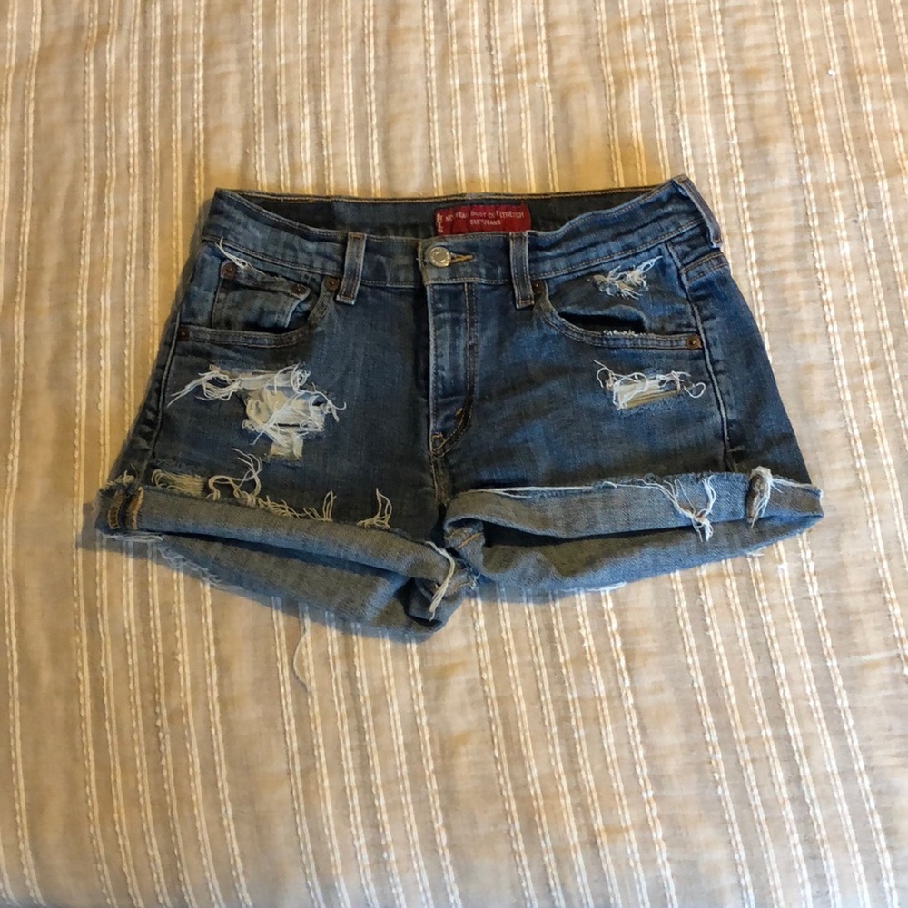 Distressed Levi cut off Shorts